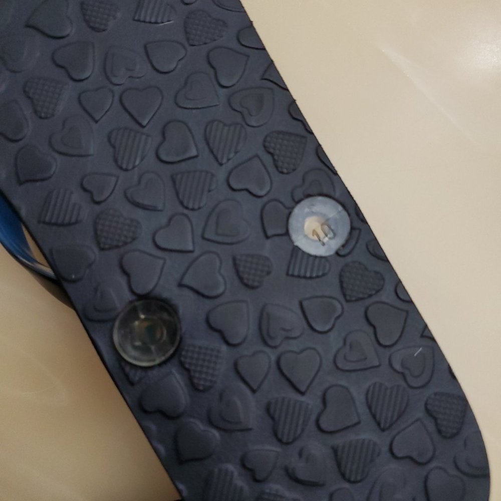 Brighton Black Floral Noir Jardin Mismatched  Flip Flops - Size 10 - Picture 12 of 12